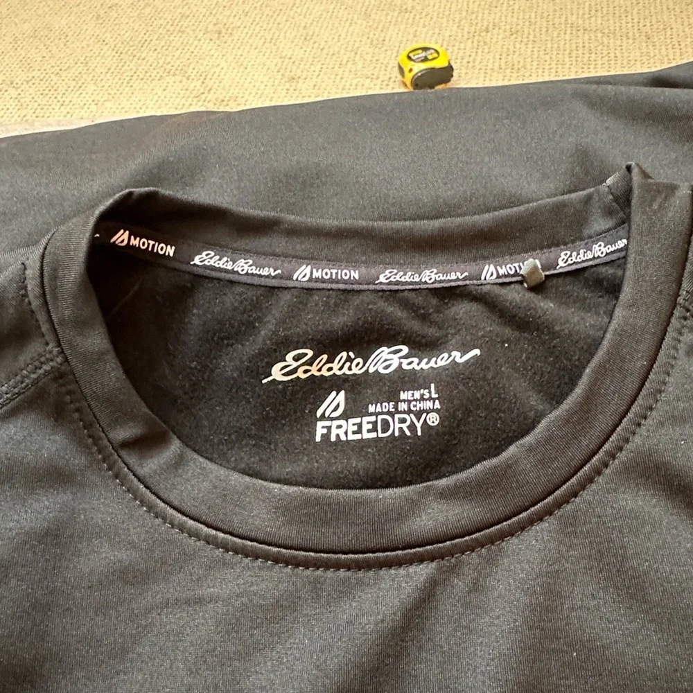 Eddie Bauer Men's Black FREEDRY Athletic Tee - Picture 9 of 9